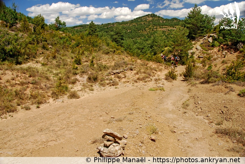 Sentier cairné, Bentué de Nocito (Sierra de Guara, au pays des canyons / Espagne / Huesca - ES) © Philippe Manaël