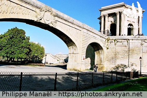Montpellier : Aqueduc de St-Clement (Au long du Golfe d'Aigues-Mortes / Trekking / France / Hérault - FR-34) © Philippe Manaël