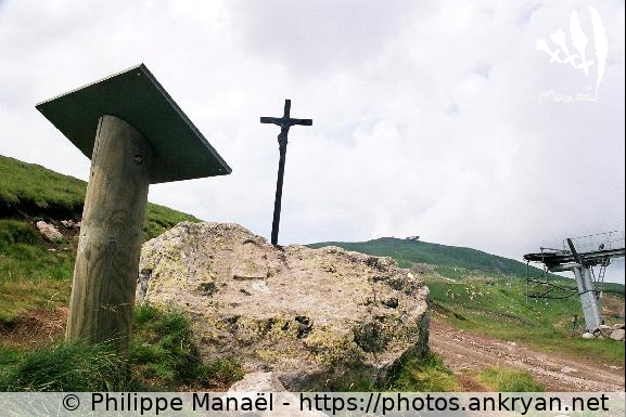Croix de Seignavoux (Auvergne, au pays des volcans / Trekking / France / Auvergne - FR-63) © Philippe Manaël