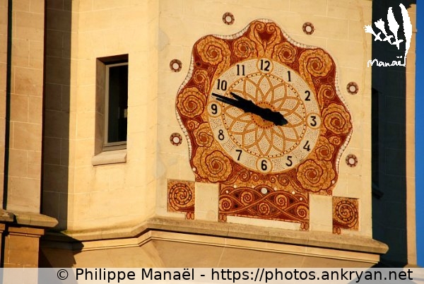Horloge de la Médiathèque Apostrophe (Chartres / Ville / France / Eure-et-Loir - FR-28) © Philippe Manaël