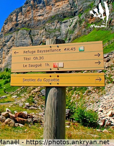 Pancarte, plateau de Saugué (Pyrénées : Cirque de Gavarnie / Balade / France / Midi-Pyrénées - FR-65) © Philippe Manaël