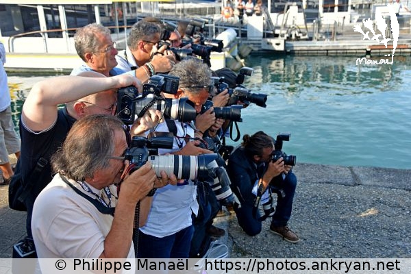 Photographes en action (Fiction TV de La Rochelle 2015 / Festival / France / Poitou-Charentes - FR-17) © Philippe Manaël