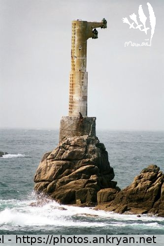 Pylône du phare de Nividic (Ile d'Ouessant / Ile / France / Bretagne - FR-29) © Philippe Manaël