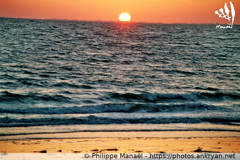 Soleil levant sur l'Océan Atlantique (Ile d'Yeu / Ile / France / Pays-de-la-Loire - FR-85) © Philippe Manaël