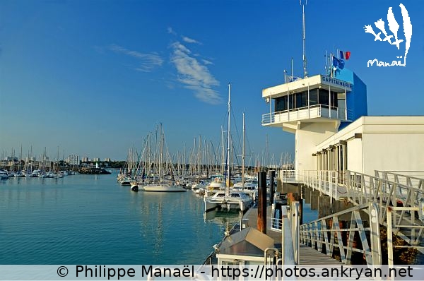 Capitainerie du port de plaisance (La Rochelle / Ville / France / Poitou-Charentes - FR-17) © Philippe Manaël