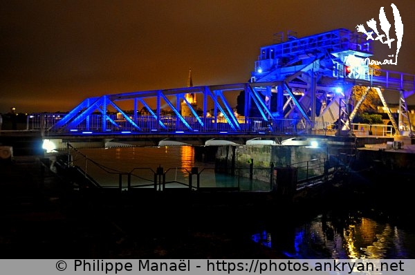 Pont levant du Gabut, nocturne (La Rochelle / Ville / France / Poitou-Charentes - FR-17) © Philippe Manaël