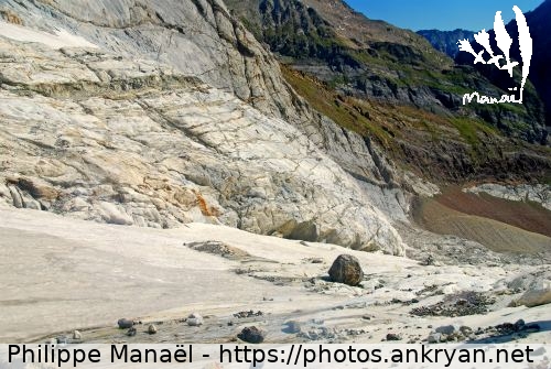Moraines du glacier d'Ossoue (Vignemale, seigneur des Pyrénées / Trekking / France / Midi-Pyrénées - FR-65) © Philippe Manaël