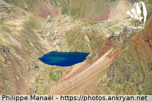 Lac d'altitude (Vignemale, seigneur des Pyrénées / Trekking / France / Midi-Pyrénées - FR-65) © Philippe Manaël