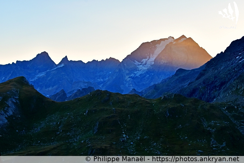 Soleil levant sur la Grande Casse (Les Balcons de la Vanoise / Trekking / France / Savoie - FR-73) © Philippe Manaël