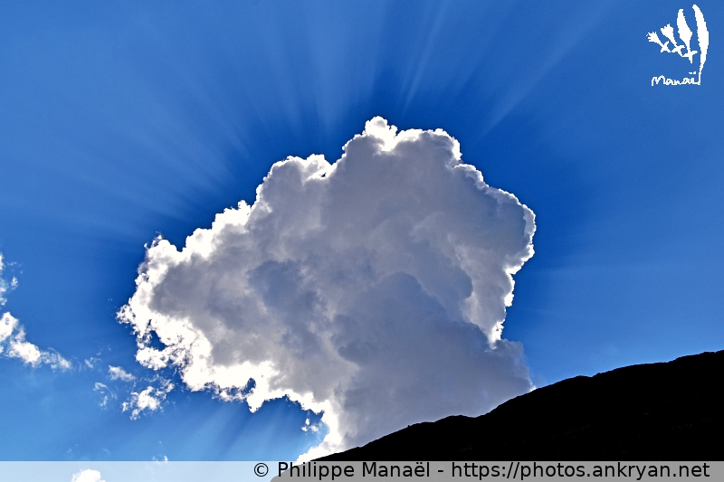 Cumulus camouflant le soleil (Les Balcons de la Vanoise / Trekking / France / Savoie - FR-73) © Philippe Manaël