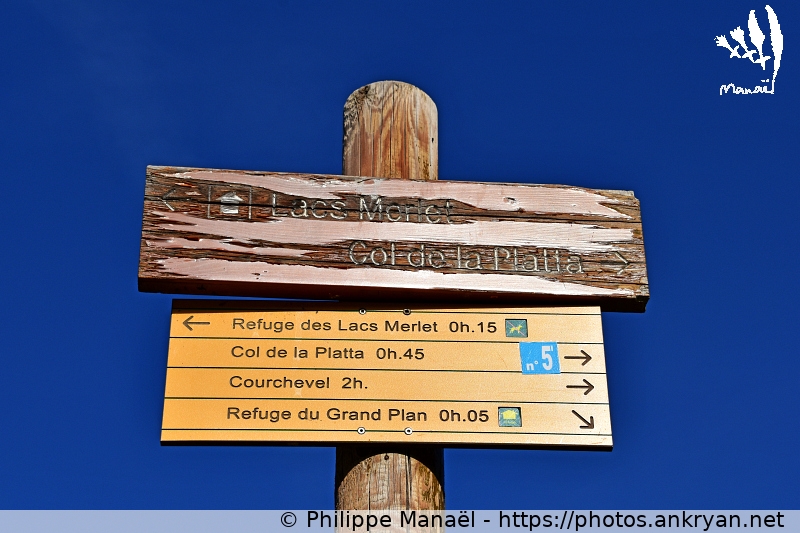 Panneau entre refuges des Lacs Merlet et du Grand Plan (Les Balcons de la Vanoise / Trekking / France / Savoie - FR-73) © Philippe Manaël