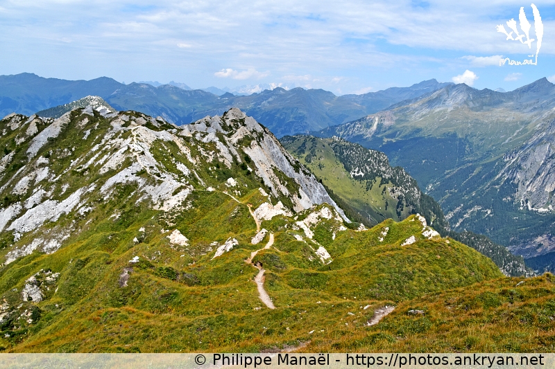 Crête du Mont Charvet : piste à suivre (Les Balcons de la Vanoise / Trekking / France / Savoie - FR-73) © Philippe Manaël
