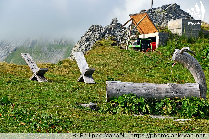 Zone de détente, refuge du Grand Bec (Les Hauts de la Vanoise / Trekking / France / Savoie - FR-73) © Philippe Manaël