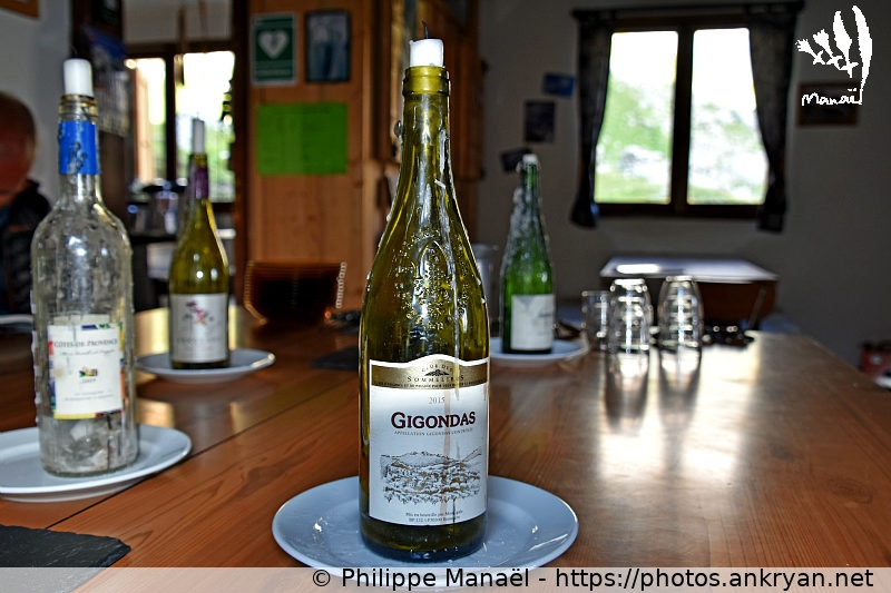 Refuge du Grand Bec, bougies bouteille (Les Hauts de la Vanoise / Trekking / France / Savoie - FR-73) © Philippe Manaël