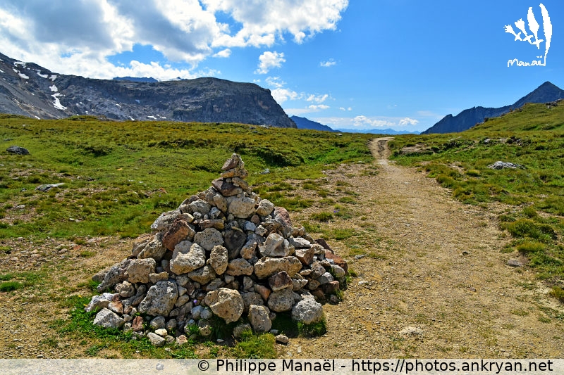 Col du Plan Séry, cairn (Les Hauts de la Vanoise / Trekking / France / Savoie - FR-73) © Philippe Manaël
