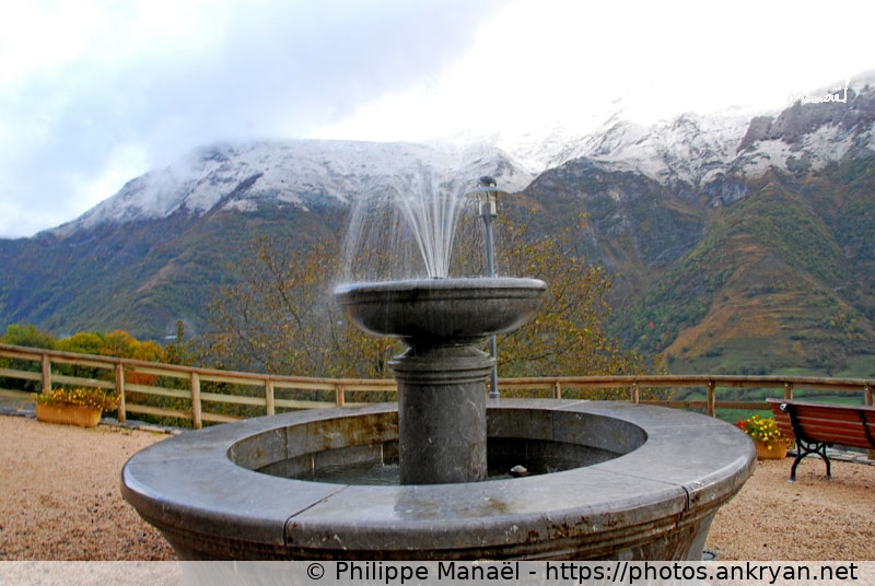 Fontaine de Grust (Les Pyrénées, en route pour les étoiles / Trekking / France / Midi-Pyrénées - FR-65) © Philippe Manaël