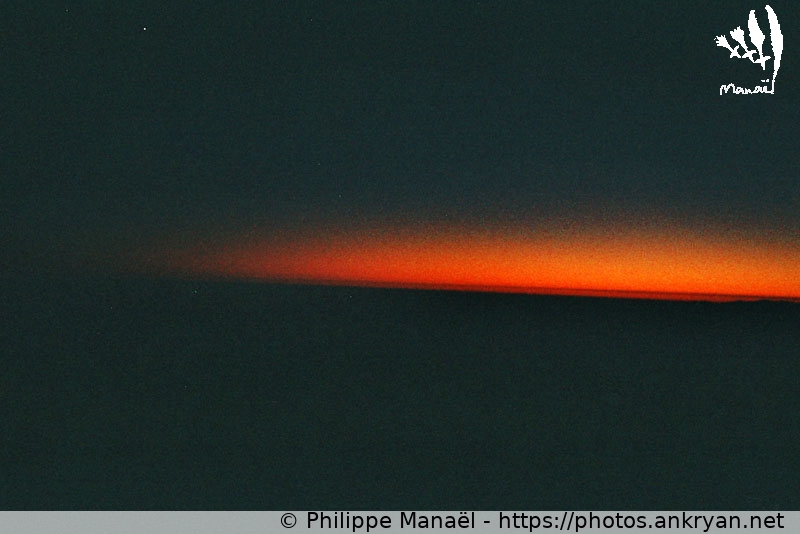 Pic du Midi : soleil levant, aube (Les Pyrénées, en route pour les étoiles / Trekking / France / Midi-Pyrénées - FR-65) © Philippe Manaël
