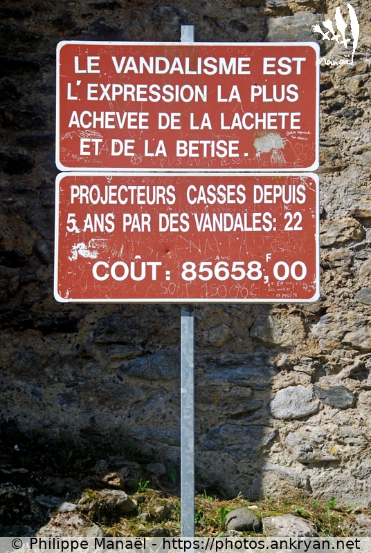 Château Sainte-Marie, pancarte (Luz-Saint-Sauveur / Ville / France / Hautes-Pyrénées - FR-65) © Philippe Manaël