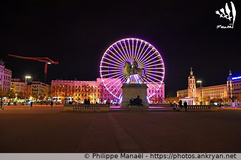 Nuit : Grande roue, place Bellecour (Lyon / Ville / France / Rhône-Alpes - FR-69) © Philippe Manaël