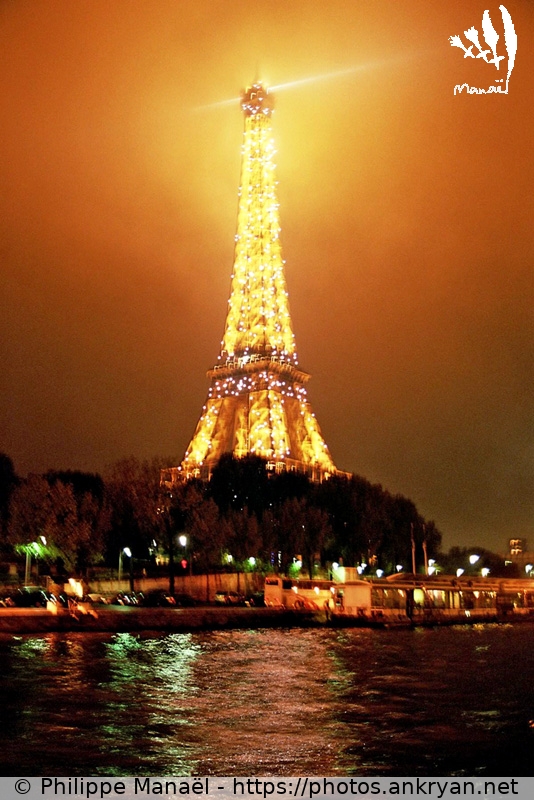 Tour Eiffel illuminée (Paris / Ville / France / Ile-de-France - FR-75) © Philippe Manaël
