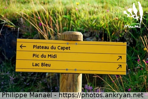 Panneau indicateur (Pyrénées : Pic du Midi de Bigorre / Balade / France) © Philippe Manaël