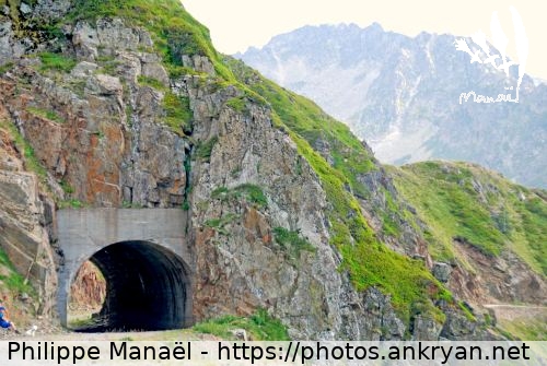 Tunnel, Tourmalet (Pyrénées : Pic du Midi de Bigorre / Balade / France / Hautes-Pyrénées - FR-65) © Philippe Manaël