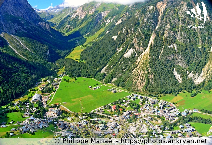 Village et la vallée de Chavière (Pralognan-la-Vanoise / Ville / France / Savoie - FR-73) © Philippe Manaël