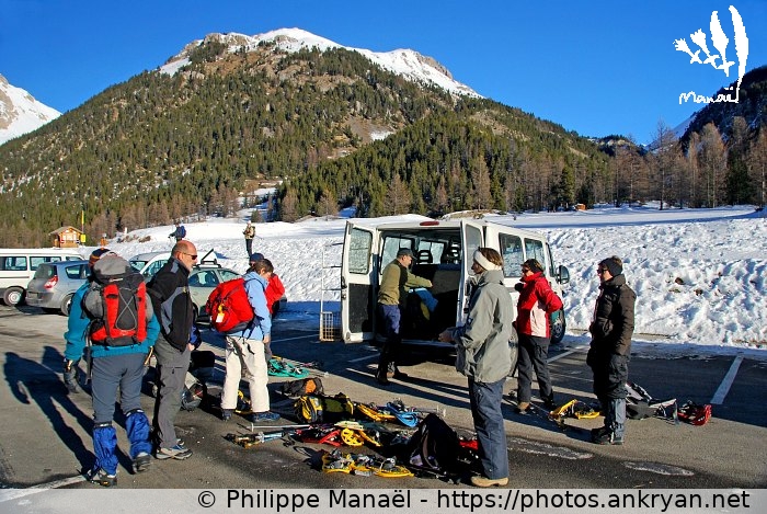 Parking "Jambe Route" de Brunissard (Queyras, nouvel an à Molines / Trekking / France / Hautes-Alpes - FR-05) © Philippe Manaël