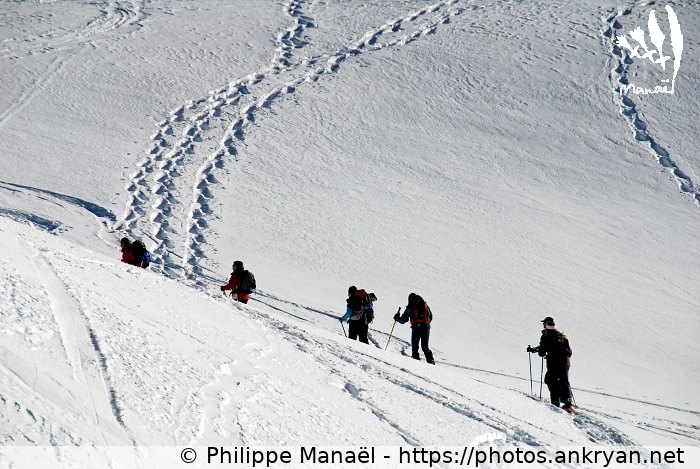 Traces dans la neige (Queyras, nouvel an à Molines / Trekking / France / Hautes-Alpes - FR-05) © Philippe Manaël