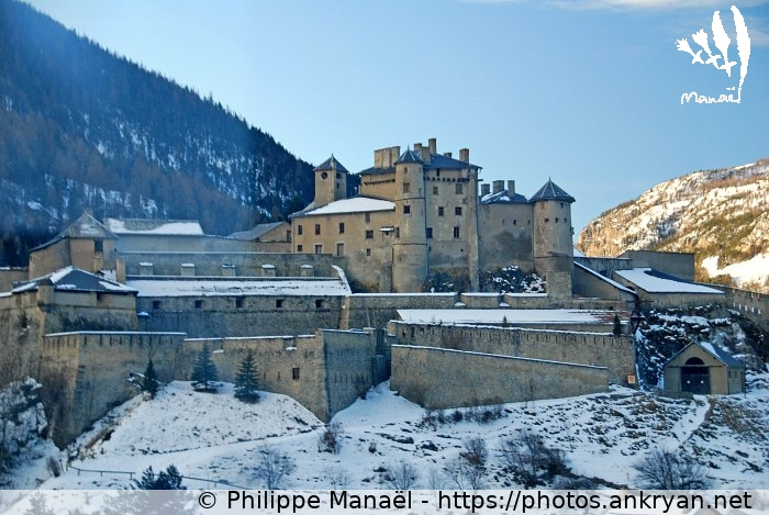 Fort Queyras, Château-Ville-Vieille (Queyras, nouvel an à Molines / Trekking / France / Hautes-Alpes - FR-05) © Philippe Manaël