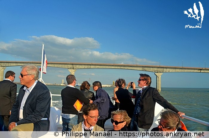 Face au pont de l'île de Ré (Remise des prix PULPE 2013 / Sortie en mer / France / Poitou-Charentes - FR-17) © Philippe Manaël