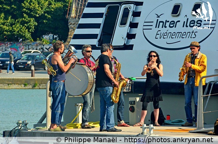 Musiciens d'ambiance, 1 (Remise des prix PULPE 2013 / Sortie en mer / France / Poitou-Charentes - FR-17) © Philippe Manaël