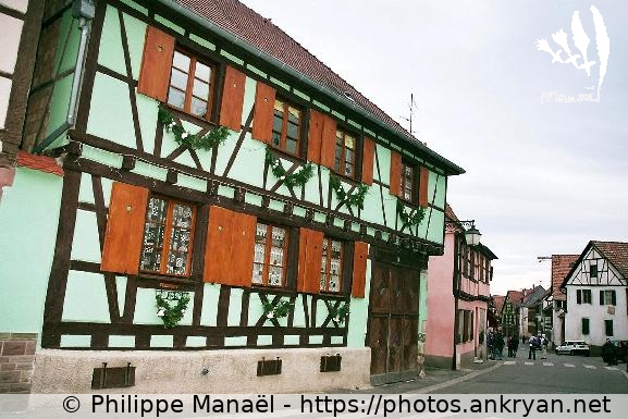 Dambach-la-Ville, façades décorées (Alsace Médiévale : Réveillon de l'an / Trekking / France / Alsace - FR-67) © Philippe Manaël
