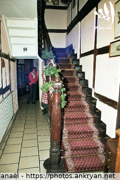 Hôtel Beysang, escalier, Châtenois (Alsace Médiévale : Réveillon de l'an / Trekking / France / Alsace - FR-67) © Philippe Manaël