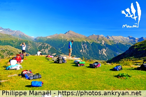 Refuge de l'Arpont, avancée herbeuse (Tour des Glaciers de la Vanoise / Trekking / France / Savoie - FR-73) © Philippe Manaël