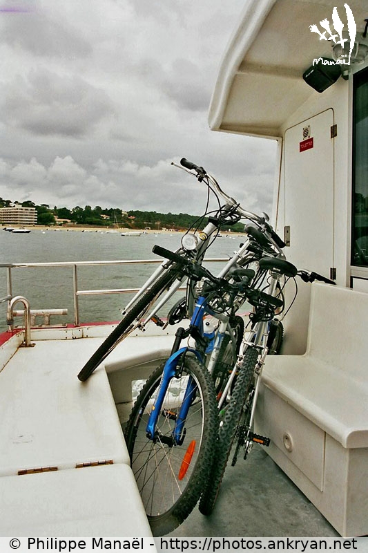 Intérieur bateau, transport vélos (Traversée des Landes / Trekking / France) © Philippe Manaël