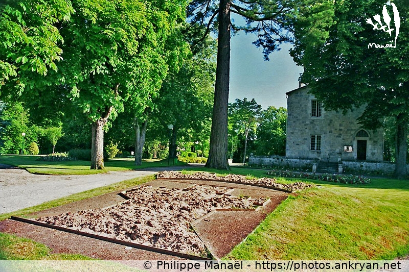 Jardin public, Casteljaloux & son château (Traversée des Landes / Trekking / France / Lot-et-Garonne - FR-47) © Philippe Manaël