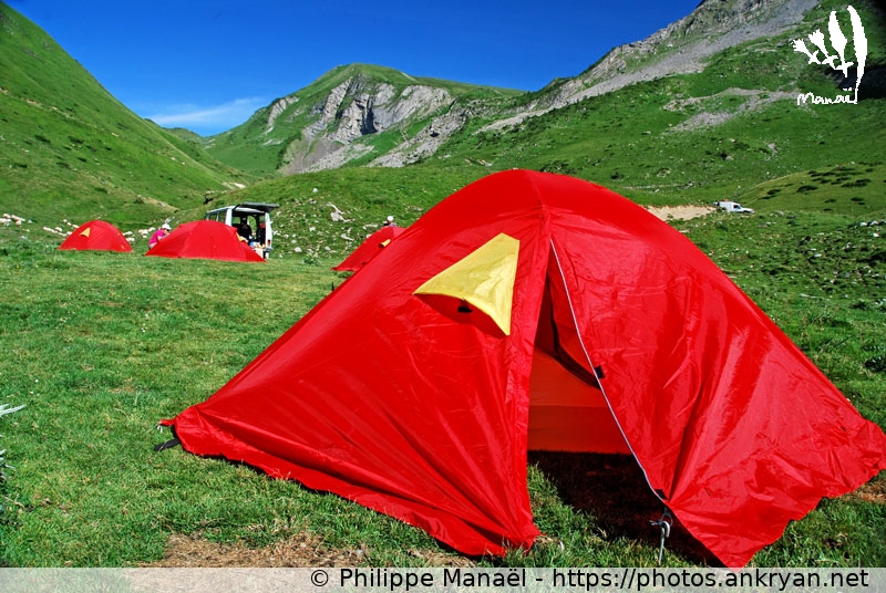 Ma tente - Bivouac, vallon d'Ardané (Traversée des Pyrénées par la HRP / Trekking / France / Pyrénées-Atlantiques - FR-64) © Philippe Manaël