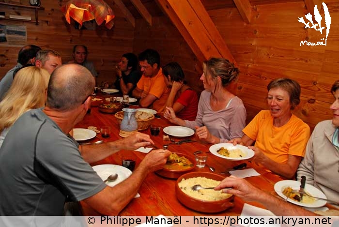 Refuge du Chardonnet : dîner (Vallée de la Clarée et Mont Thabor / Trekking / France / Hautes-Alpes - FR-05) © Philippe Manaël