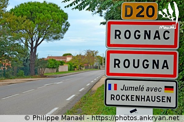 Panneau d'entrée pour Rognac (Vitrolles / Ville / France / Bouches-du-Rhône - FR-13) © Philippe Manaël
