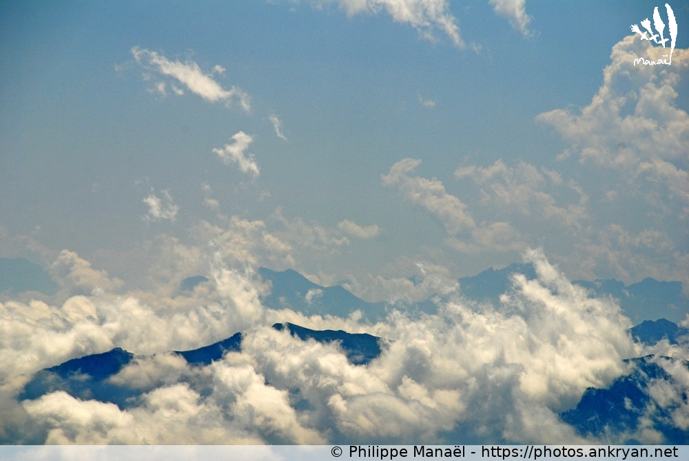 Mer de nuages, depuis le col de Bondormir (Hautes vallées piémontaises / Italie) © Philippe Manaël
