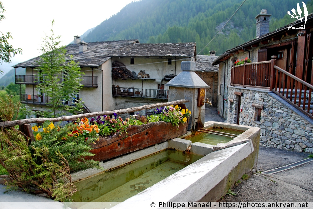 Fontaine à Chialvetta (Hautes vallées piémontaises / Italie / Piémont - IT) © Philippe Manaël