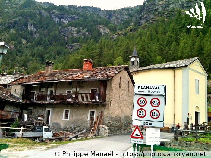 Entrée, village Planaval (Traversée du Grand Paradis / Italie / Vallée d'Aoste - IT) © Philippe Manaël