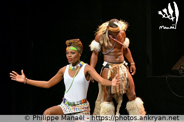 photo n°9 (Afrique du Sud : Ensemble Mzansi Zulu Dancers / Mondial'Folk de Plozévet 2014 / Festival / France / Bretagne - FR-29) © Philippe Manaël
