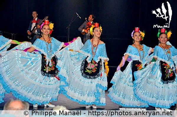 photo n°1 (Mexique : Ballet Folklórico de la Universidad de Guanajuato / Mondial'Folk de Plozévet 2014 / Festival / France / Bretagne - FR-29) © Philippe Manaël