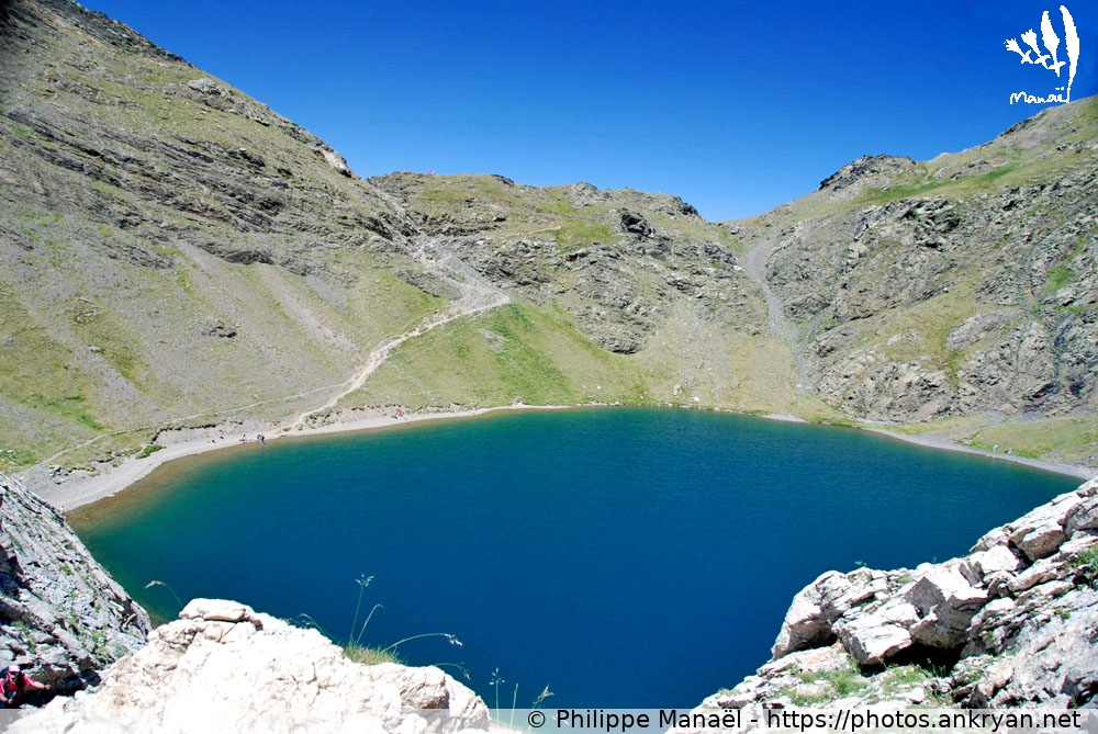 Lac de Bernatoire, côté espagnol (Grand Vignemale, seigneur des Pyrénées / Espagne / Huesca - ES) © Philippe Manaël