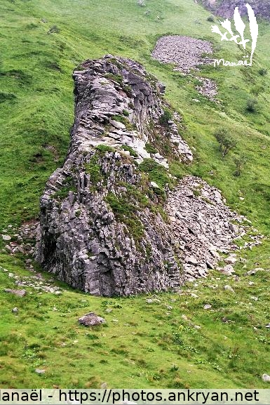 Le Verrou du Val de Courre, rocher d'escalade (Auvergne, au pays des volcans / Trekking / France / Auvergne - FR-63) © Philippe Manaël