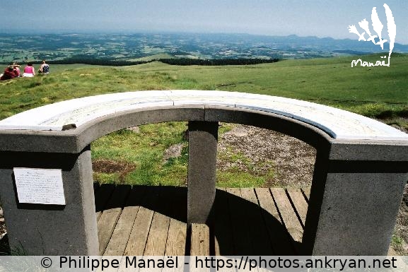 Banne d'Ordanche, table d'orientation, côté nord (Auvergne, au pays des volcans / Trekking / France / Auvergne - FR-63) © Philippe Manaël