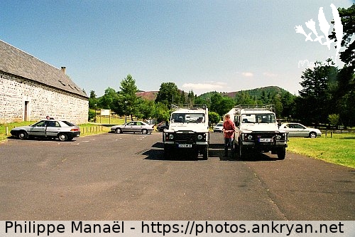 Parking du château de Montlosier (Auvergne, au pays des volcans / Trekking / France / Auvergne - FR-63) © Philippe Manaël