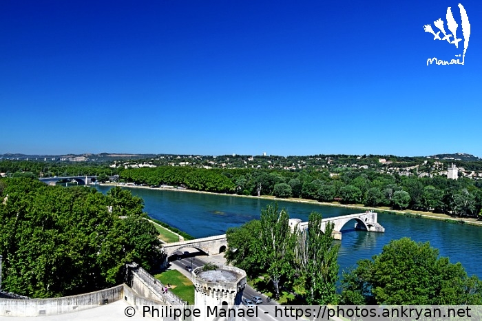 Le Rhône, les remparts et le pont (Avignon / Ville / France / Vaucluse - FR-84) © Philippe Manaël